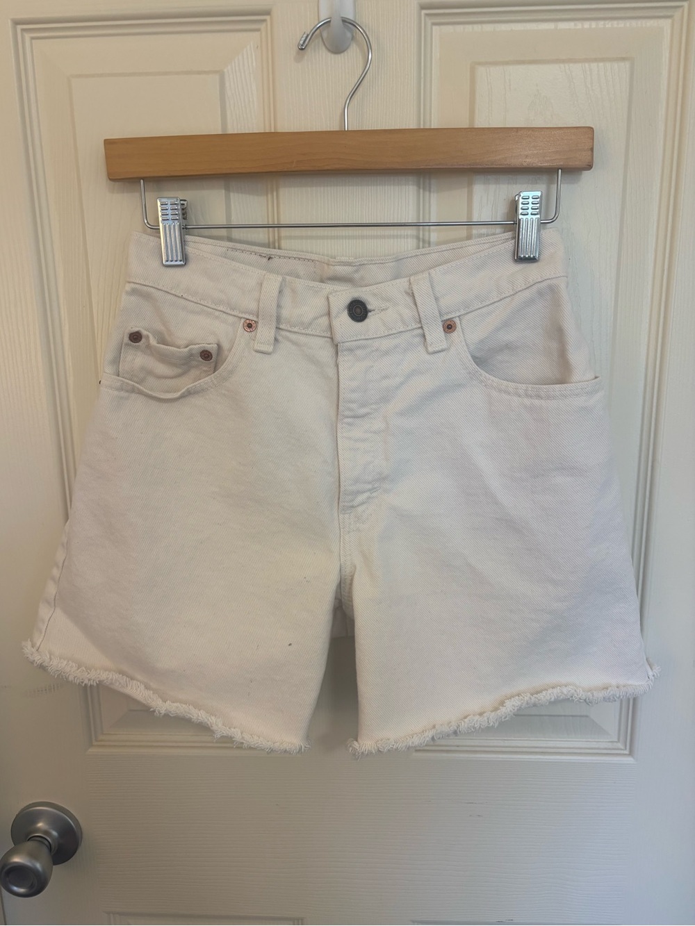 Levi's 550 shorts Off White Denim Cutoff Shorts Relaxed Fit High Rise Size 5 - Picture 2 of 10